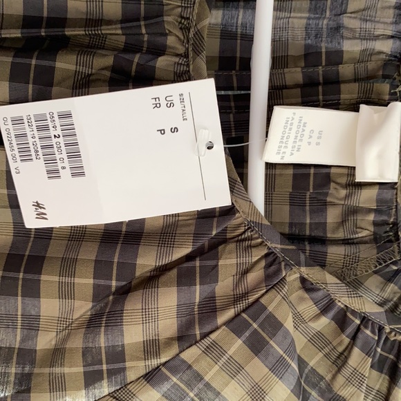 Midi puff sleeve dress. - Picture 2 of 3